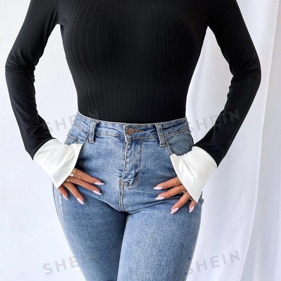 Ribbed Colorblock Keyhole back Slim Fit Tee Bodysuit - Picture 6 of 6